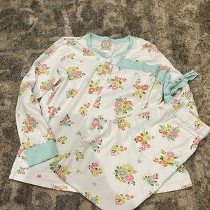 The Beaufort Bonnet Company Wimberley’s Wine down night nights.